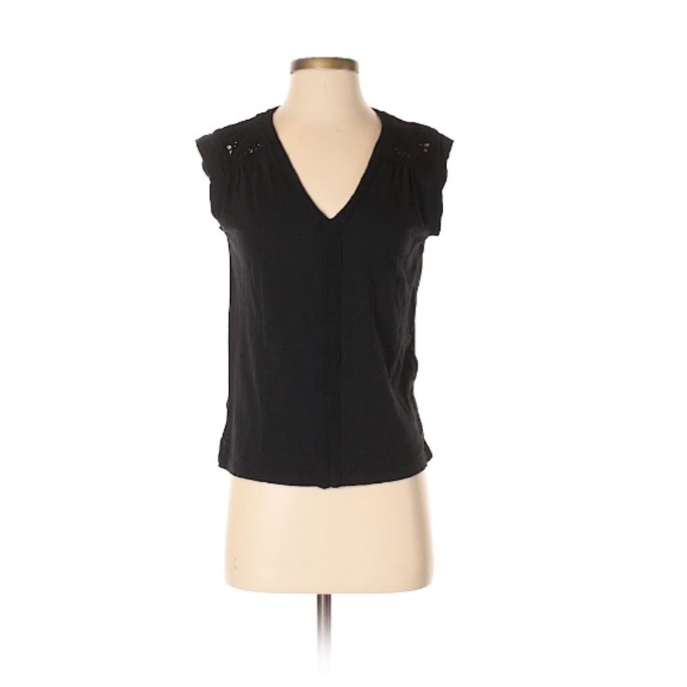 H&M // Black sleeveless top with crochet detail 🖤